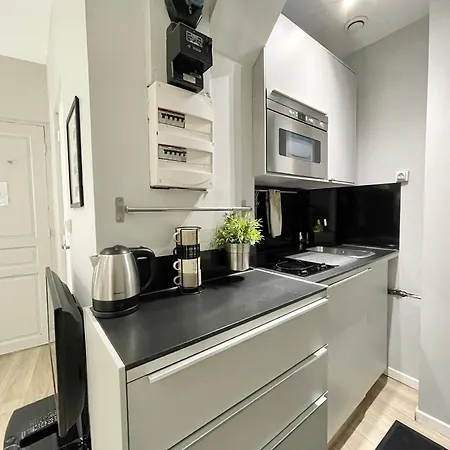 Charming Paris La Defense Apartment