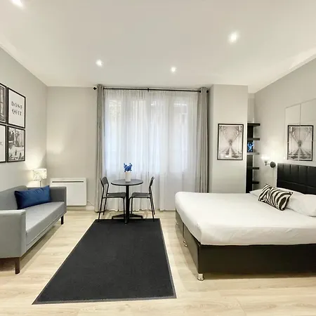 Charming Paris La Defense Apartment