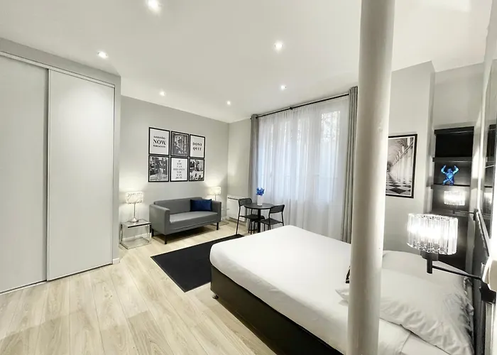 Charming Paris La Defense * פוטו